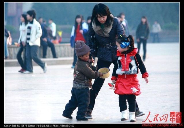 A small Chinese beggar (14 photos)