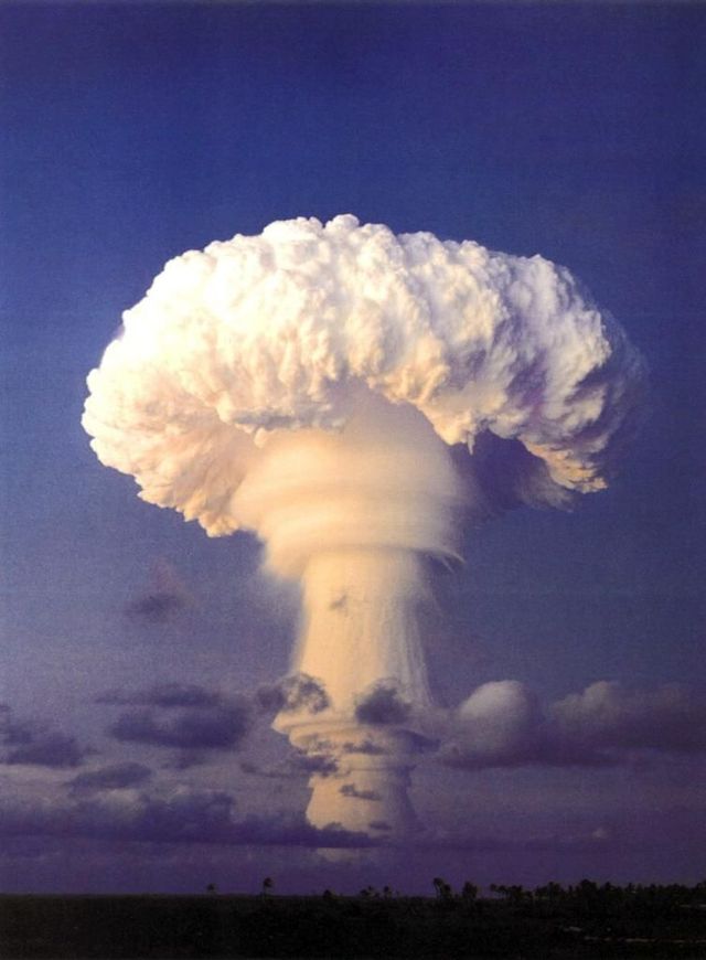 Nuclear Explosions (88 photos)
