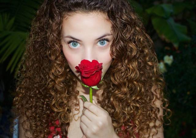 Sofie Dossi Is Flexible To The Point Of Being Overhuman