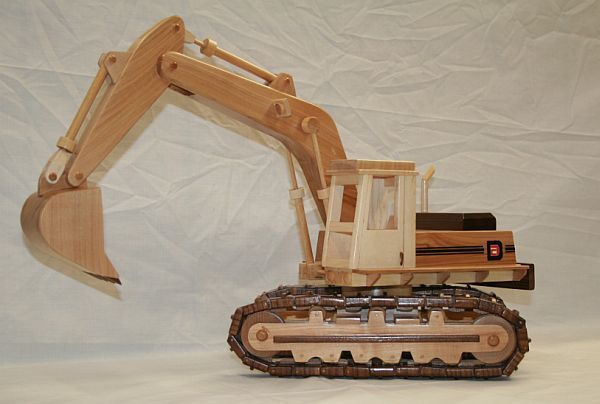 Wooden vehicles. Great job! (9 photos)