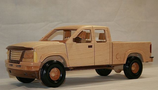 Wooden vehicles. Great job! (9 photos)