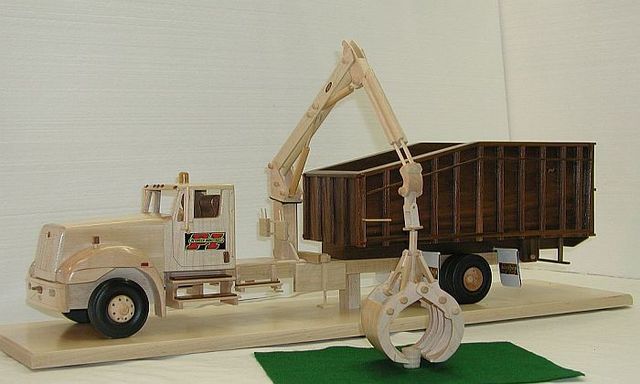 Wooden vehicles. Great job! (9 photos)