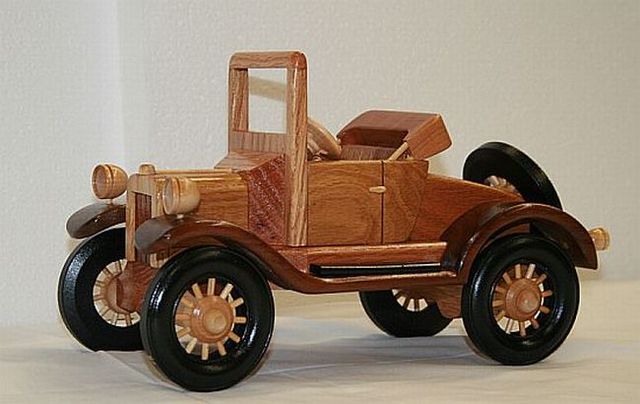 Wooden vehicles. Great job! (9 photos)