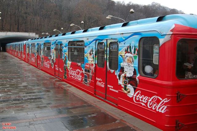 The Kiev subway is loaded with ads (21 pics)