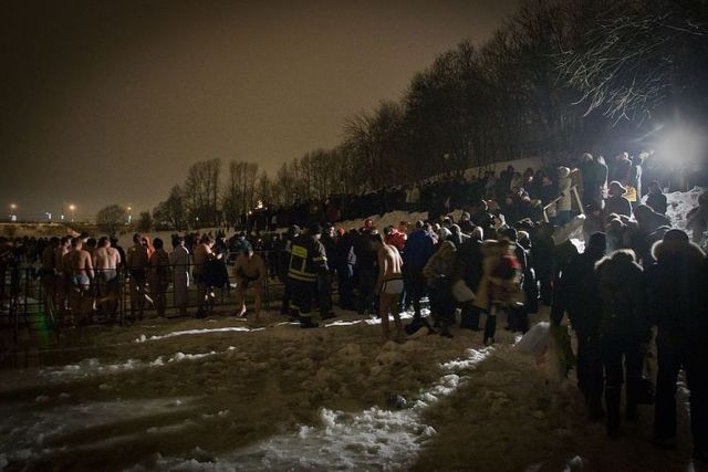 The feast of the Baptism of the Lord in Russia (17 pics)