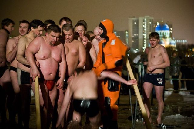 The feast of the Baptism of the Lord in Russia (17 pics)