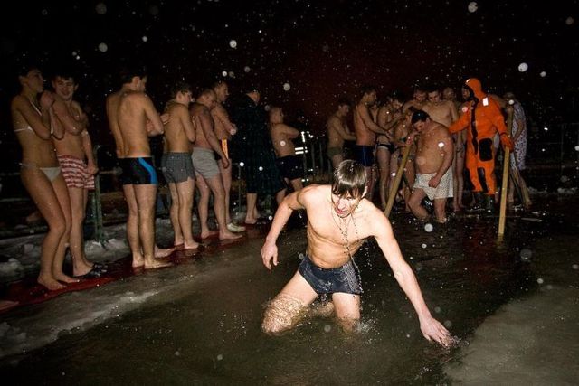 The feast of the Baptism of the Lord in Russia (17 pics)