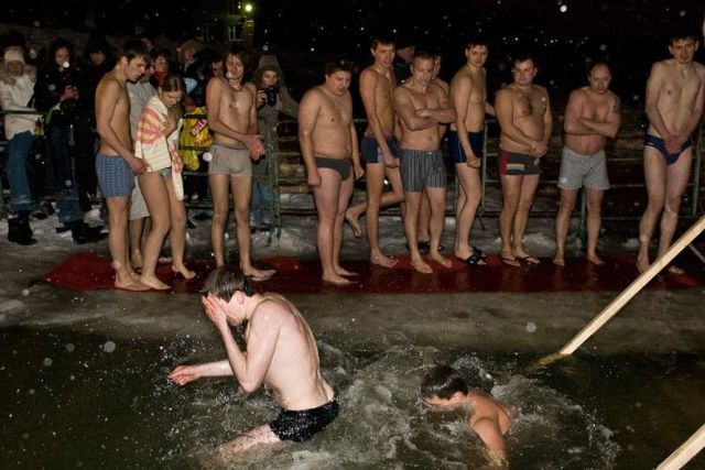 The feast of the Baptism of the Lord in Russia (17 pics)