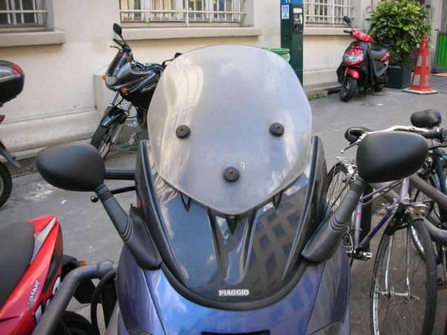 About the French with humor (50 pics)