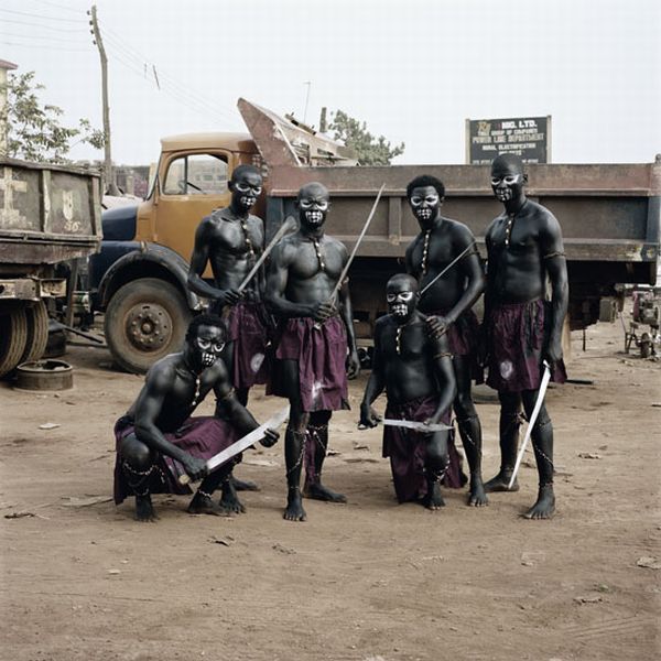http://izismile.com/img/img2/20090123/nollywood_06.jpg