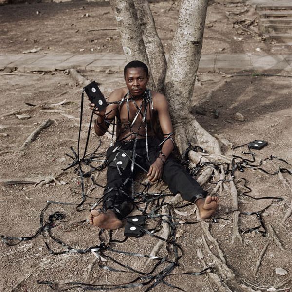 http://izismile.com/img/img2/20090123/nollywood_08.jpg