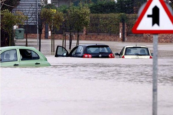 Fierce storm in Europe (17 pics)