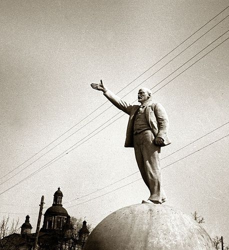 Lenin on the ball (6 photos)