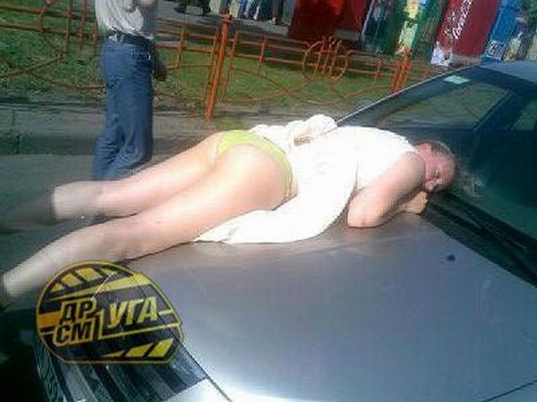 Four the most silly road accidents last year  11 pics