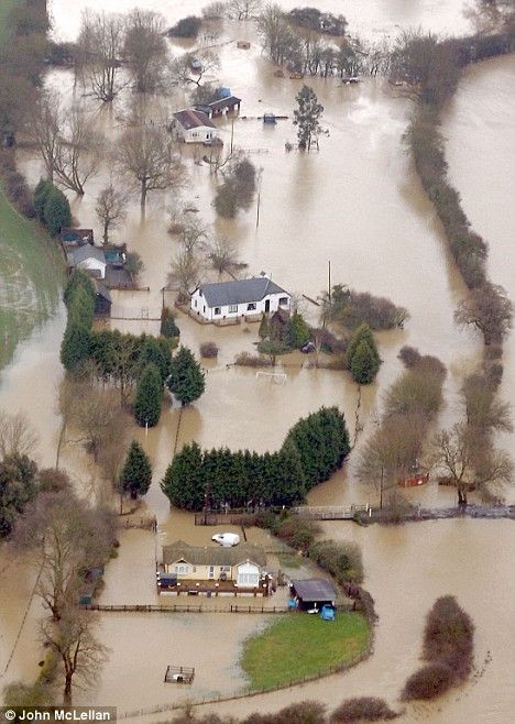England is flooded (9 photos)