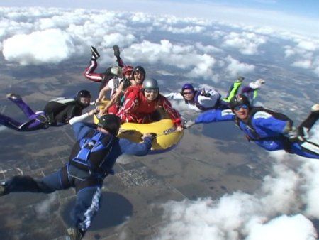 3 Awesome pictures of skydiving (16 photos)
