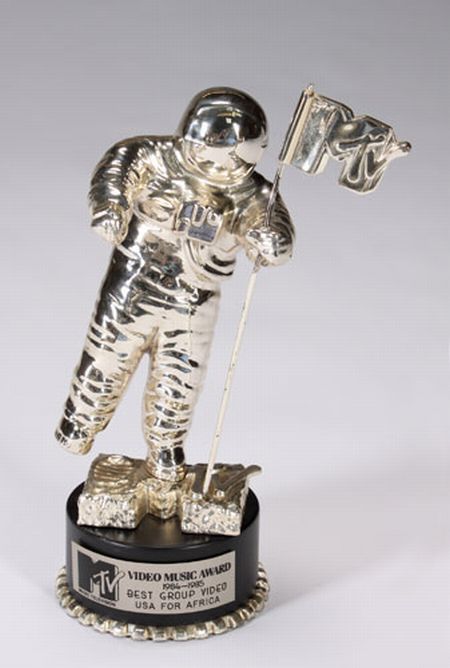 Michael Jackson sells out his property on auction (29 pics)