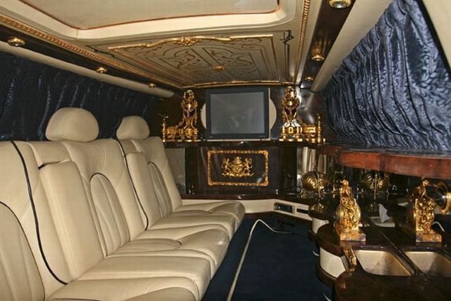 Michael Jackson sells out his property on auction (29 pics)