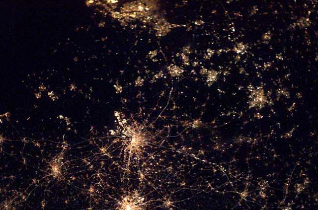Cities by night from space (9 photos)