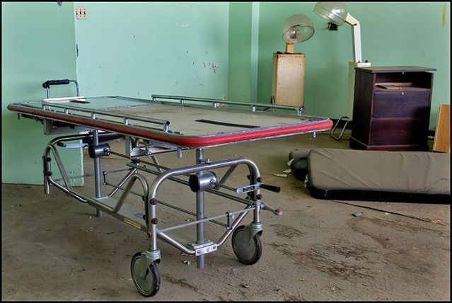 Abandoned hospital (36 pics)