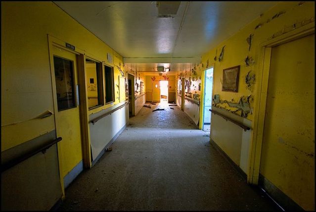 Abandoned hospital (36 pics)