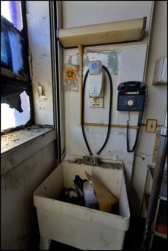 Abandoned hospital (36 pics)