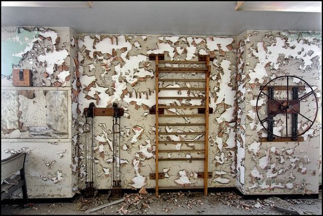 Abandoned hospital (36 pics)