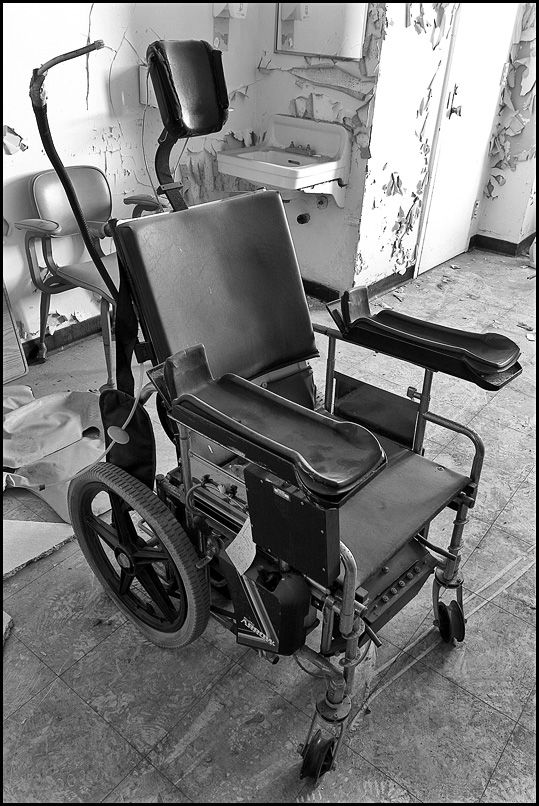 Abandoned hospital (36 pics)