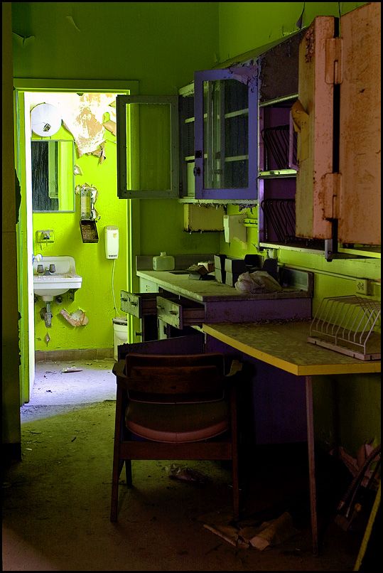 Abandoned hospital (36 pics)