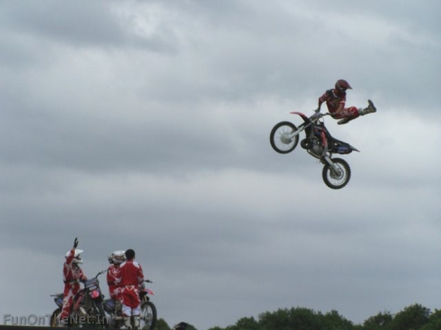 Wow! Freestyle Motocross Stunts (10 photos)