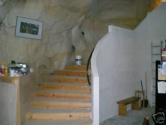 Wow ! A cave house (13 pics)