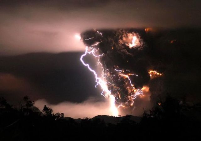 Volcano eruption in Chile (7 pics)