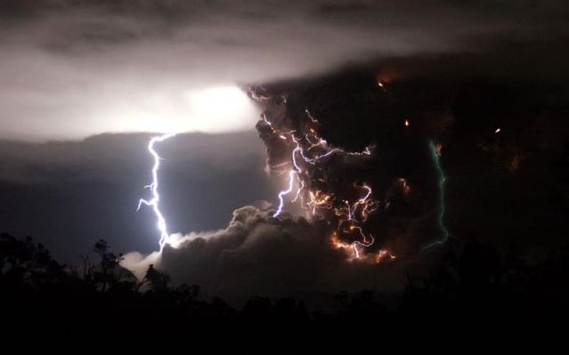 Volcano eruption in Chile (7 pics)