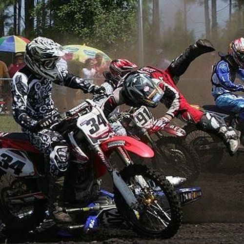 Motocross incidents (17 photos)