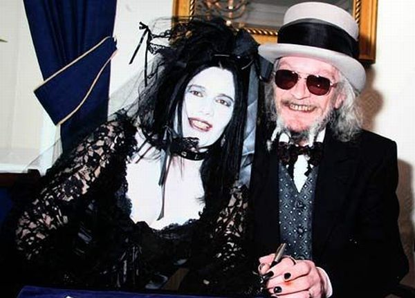 Gothic marriages (46 pics)