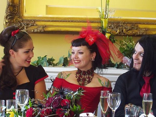 Gothic marriages (46 pics)