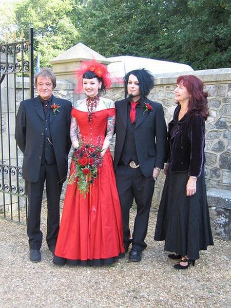 Gothic marriages (46 pics)
