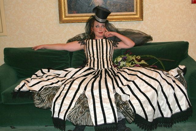 Gothic marriages (46 pics)