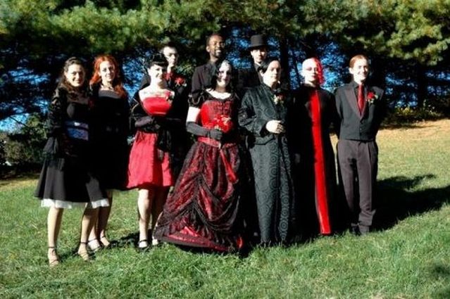 Gothic marriages (46 pics)