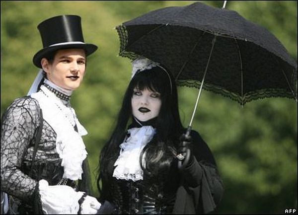 Gothic marriages (46 pics)