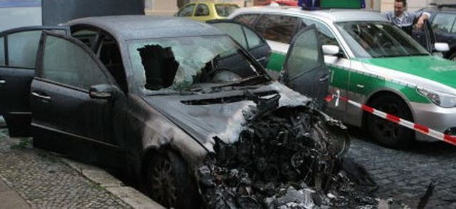 Luxury cars are being burnt in Germany (16 pics)