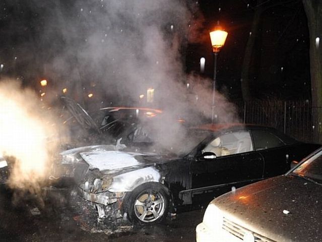 Luxury cars are being burnt in Germany (16 pics)