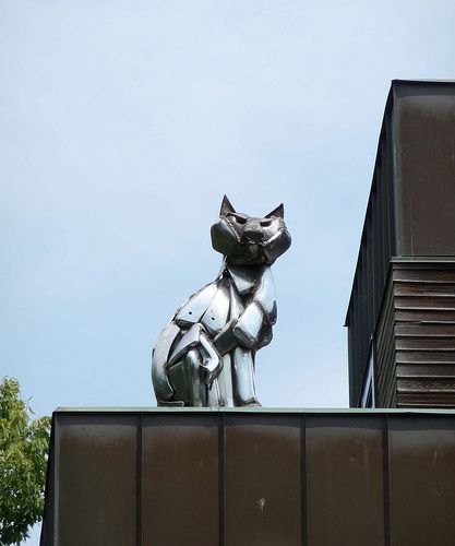 Cats monuments (41 photos)