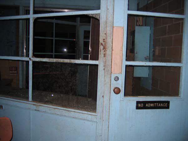 Abandoned school in Richmond (31 photos)