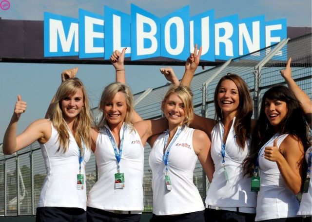 Formula 1 Girls (17 photos)