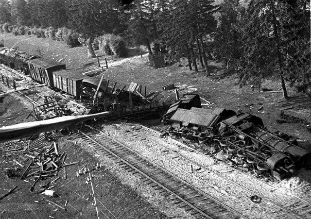 Train accidents (50 pics + 1 video)