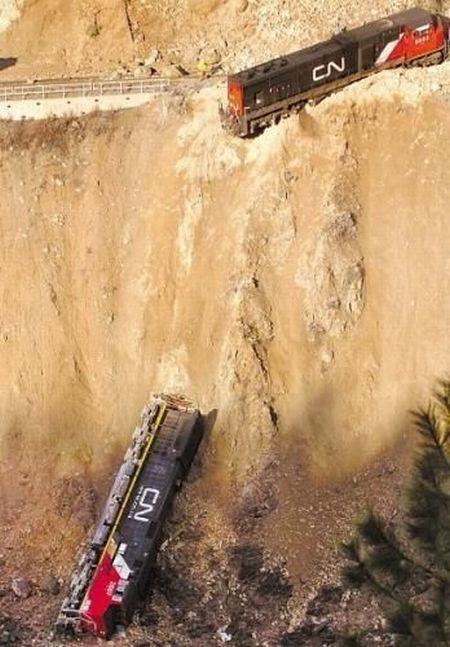 Train accidents (50 pics + 1 video)