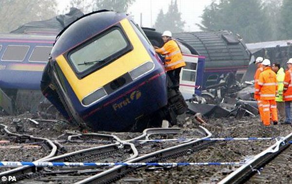 Train accidents (50 pics + 1 video)