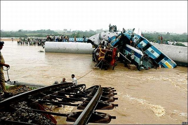 Train accidents (50 pics + 1 video)