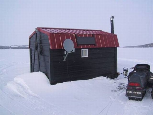 Great hut for winter fishing (10 pics)